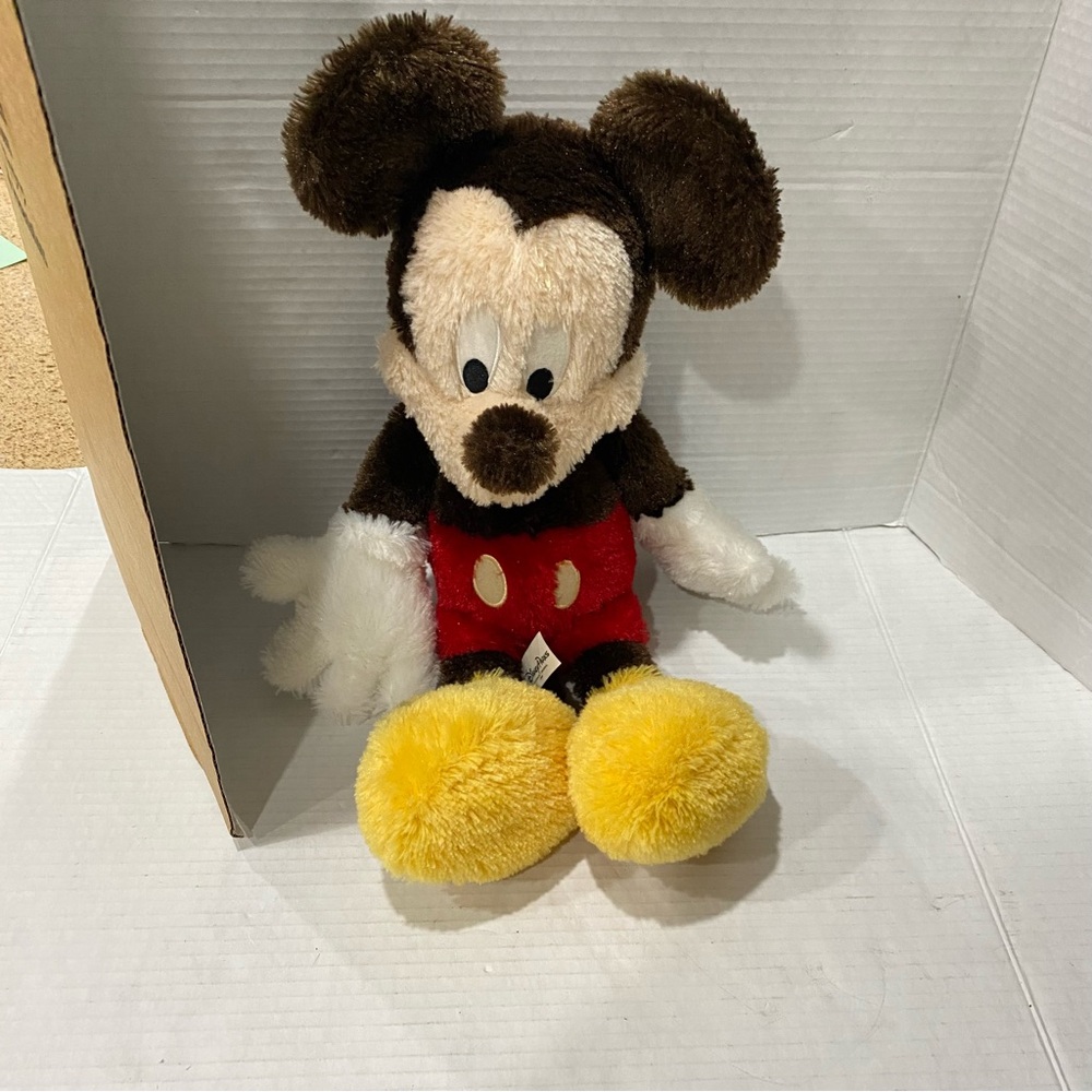 DISNEY PARKS Authentic Original PLUSH MICKEY MOUSE WITH EXTRA FLUFFY FUR 18
